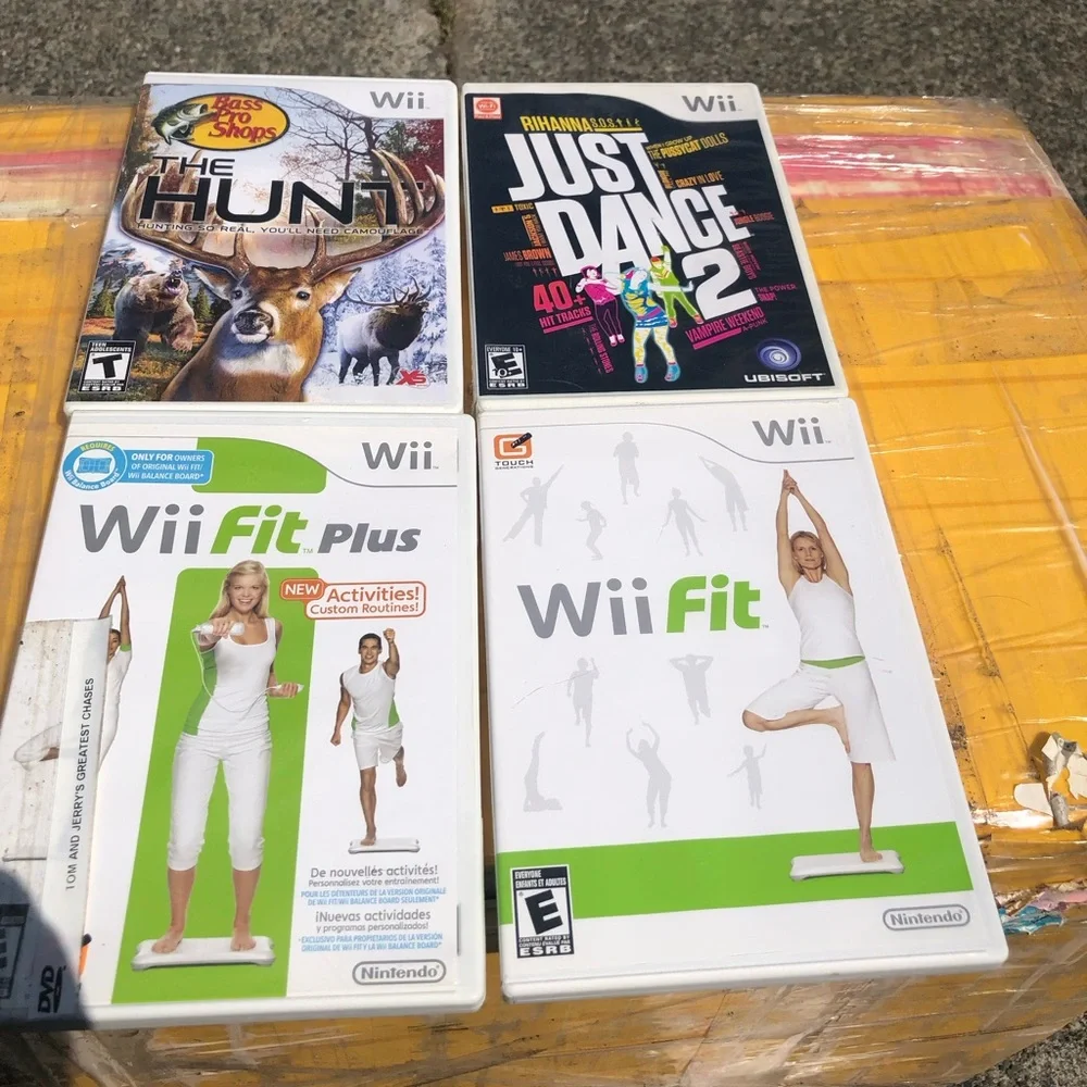 Lots of 4 Nintendo Wii Fit Plus & Wii Fit (White) - Fitness Game Bundles